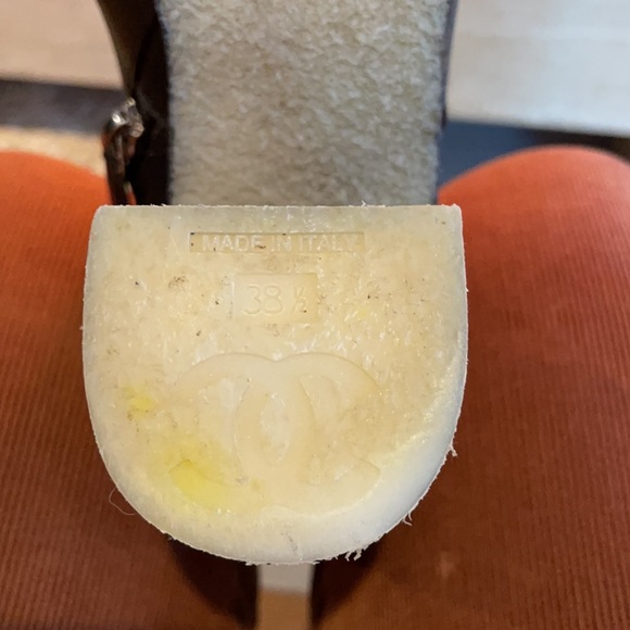 Chanel turn lock boots 38.5 - Picture 6 of 15